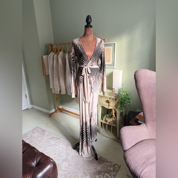 Pants - Elegant Black and Cream Jumpsuit